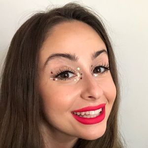 Meet your Posher, Dina